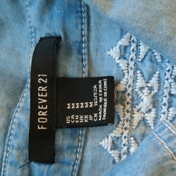 Set of two button-up shirts sleeveless. - Picture 4 of 9